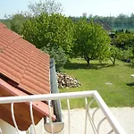 Kaman Vendeghaz Apartment