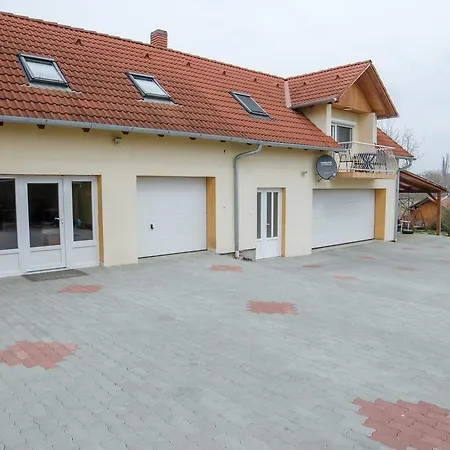 Kaman Vendeghaz Apartament Alsópáhok