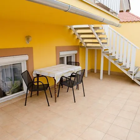 Apartament Kaman Vendeghaz *