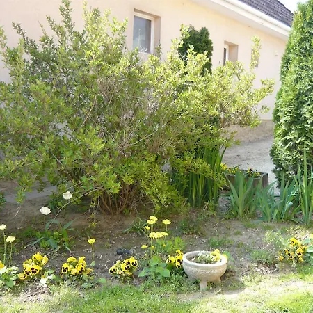 Apartament Kaman Vendeghaz *