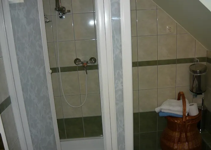 Kaman Vendeghaz * Alsópáhok